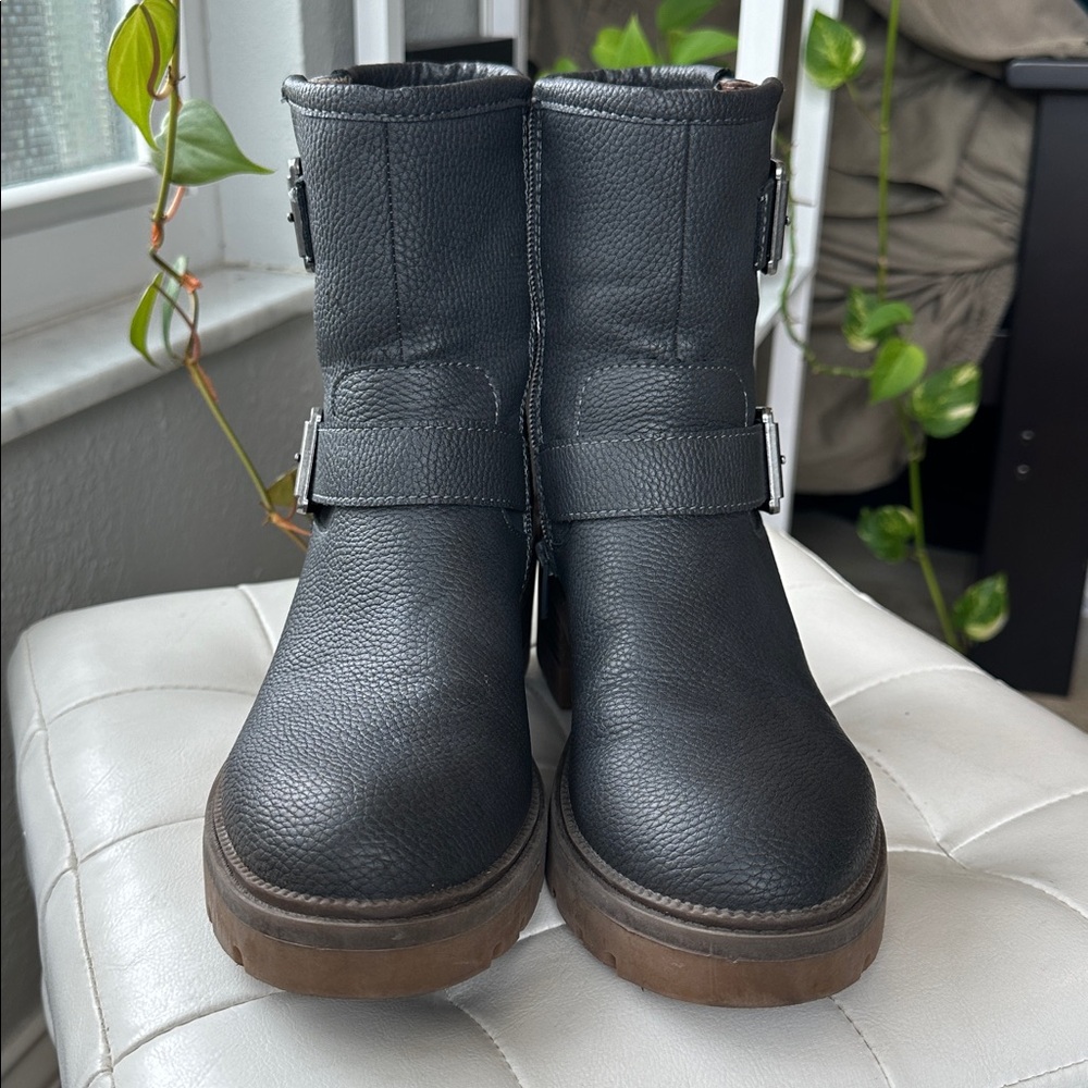 BORN BOC Women’s size 7 Gray Leather Carson Boots with Buckles - Picture 2 of 4